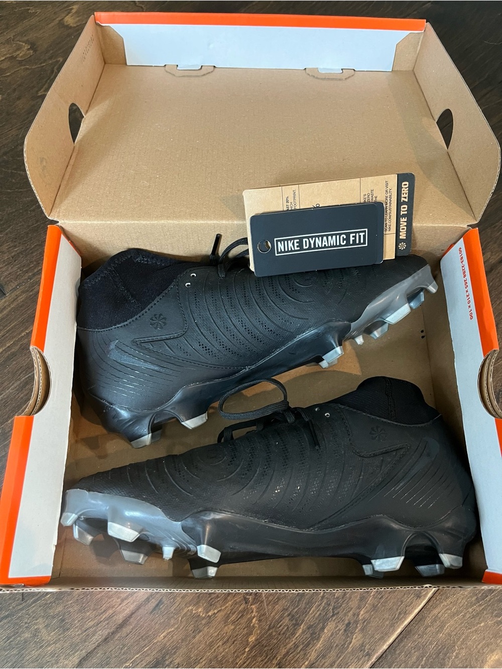 Nike soccer cleats 6.5mens 8women